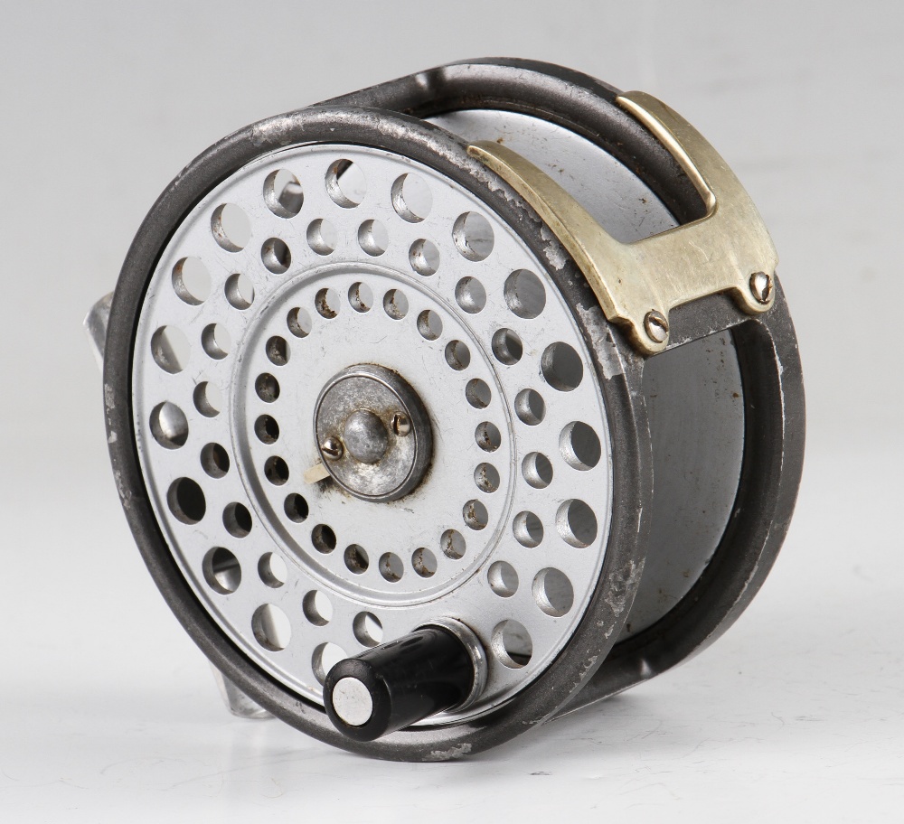 Hardy “The Zenith” alloy wide drum fly reel and spare spools (3): 3 3/8” dia - small smooth alloy - Image 2 of 3