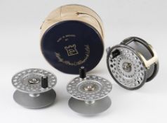 Hardy “The Zenith” alloy wide drum fly reel and spare spools (3): 3 3/8” dia - small smooth alloy