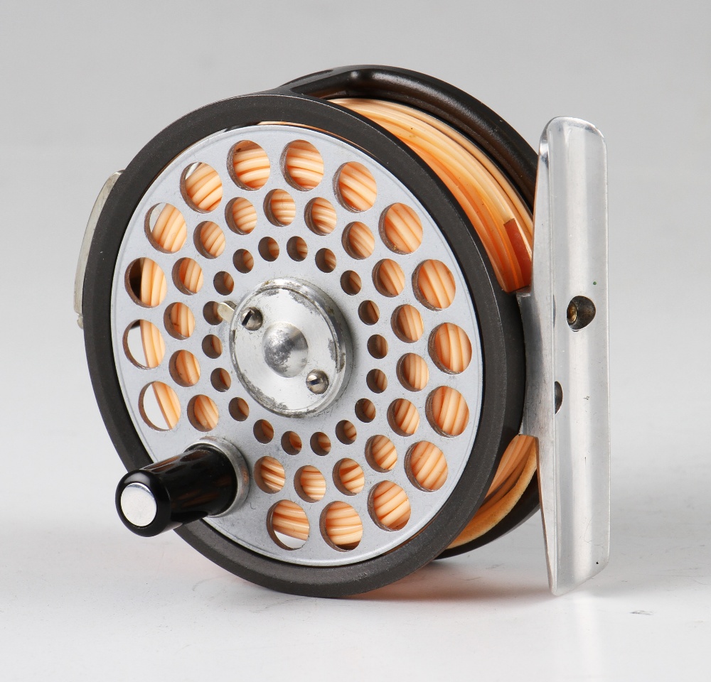 Hardy “The Flyweight” alloy trout fly reel: 2.5” dia reversible heavy U shaped line guard, smooth - Image 2 of 3