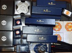 Manchester United Football Memorabilia to include Keyrings, Aquascutum Pens, Yo-yos, Badges,