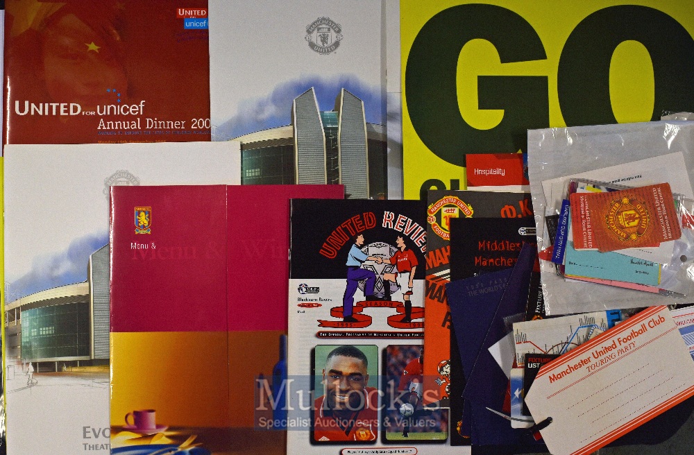 Collection of Manchester Utd artefacts to include programmes, champions world series USA 2004