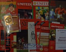 Selection of Manchester Utd football memorabilia to include Information Guides, Fanzines, Xmas