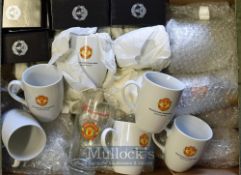 Selection of Manchester United Football Memorabilia to include Keyrings, ceramic mugs, pint