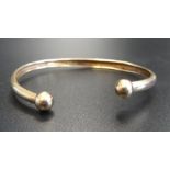 NINE CARAT GOLD BANGLE with ball finials, approximately 2.5 grams