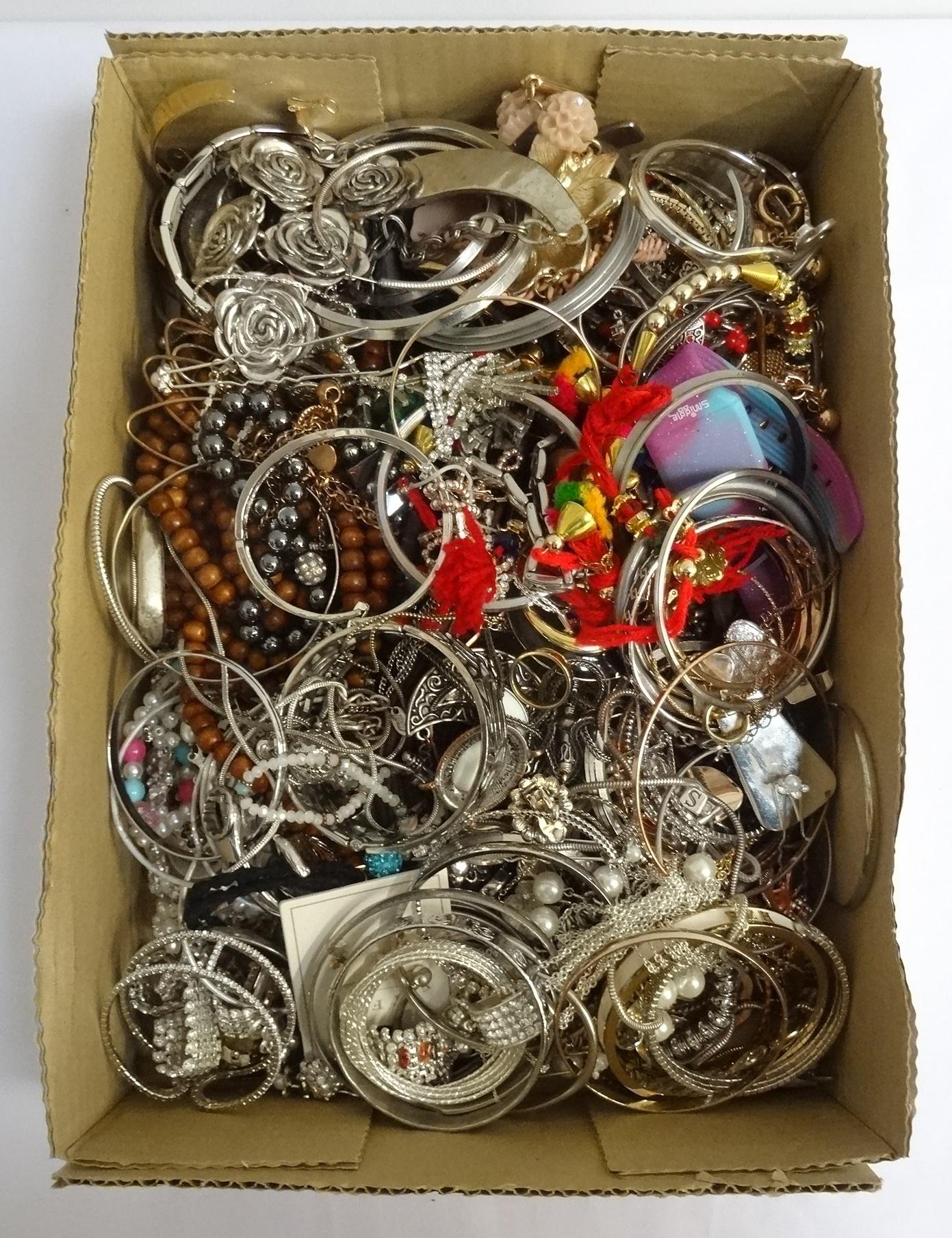 SELECTION OF COSTUME JEWELLERY including bangles, bracelets, pendants, necklaces and earrings, 1 box