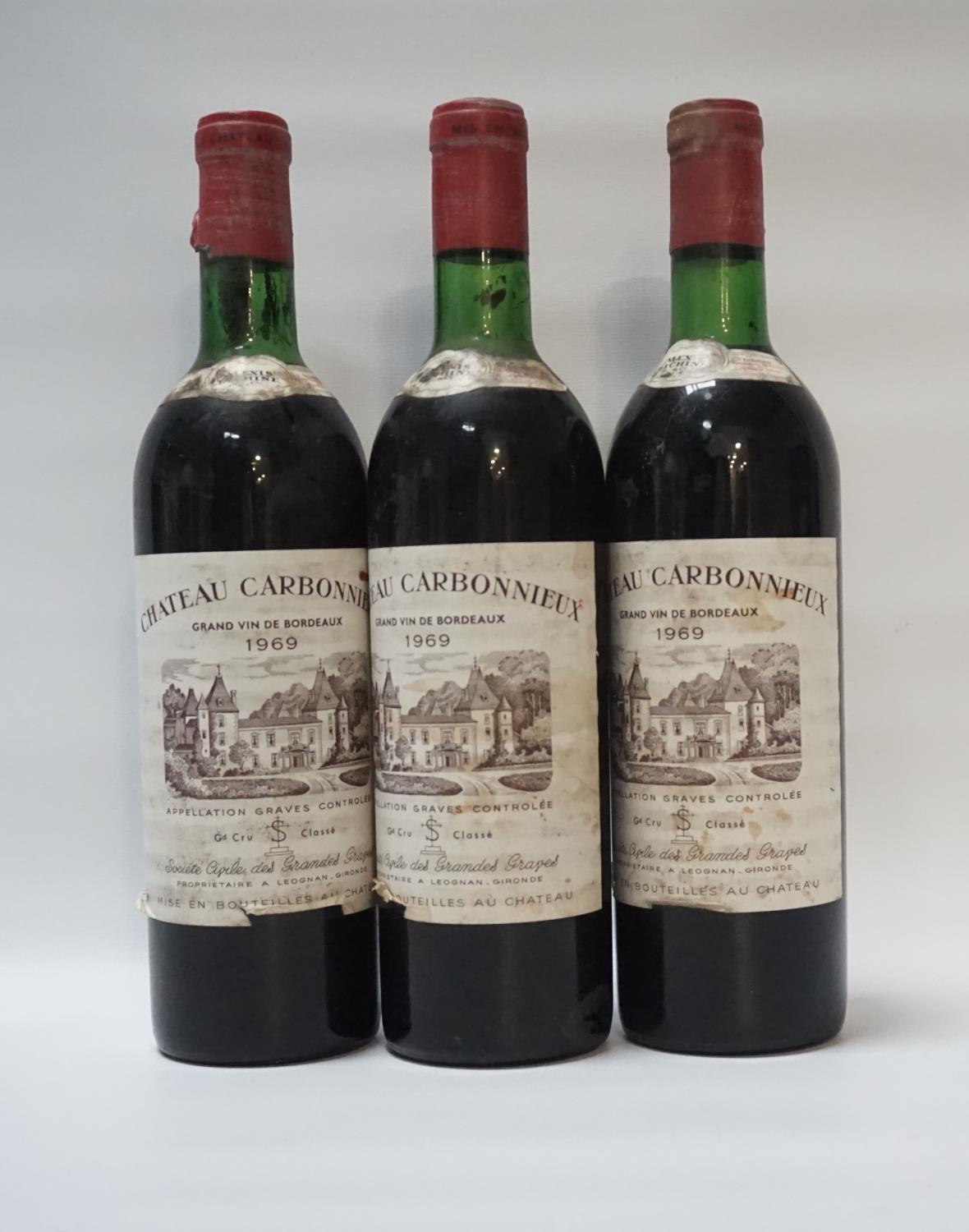 CHATEAU CARBONNIEUX 1969 One of the Grand Cru Classe Vin de Bordeaux, Chateau Carbonnieux 1969. No