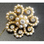 EDWARDIAN DIAMOND AND SEED PEARL FLOWER HEAD DESIGN BROOCH/ PENDANT the central diamond and pearl