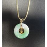 CHINESE JADE AND FOURTEEN CARAT GOLD PENDANT the outer jade ring with gold Chinese character