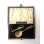 GEORGE V SILVER CHRISTENING SET the spoon and push with raised Pelican design to handles, 'W.H.C.