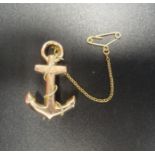 NINE CARAT GOLD ANCHOR BROOCH with rope detail and safety chain