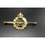 NINE CARAT GOLD ROYAL ARMOURED CORPS RAC SWEETHEART BROOCH with enamel detail to the crown, 4.7cm