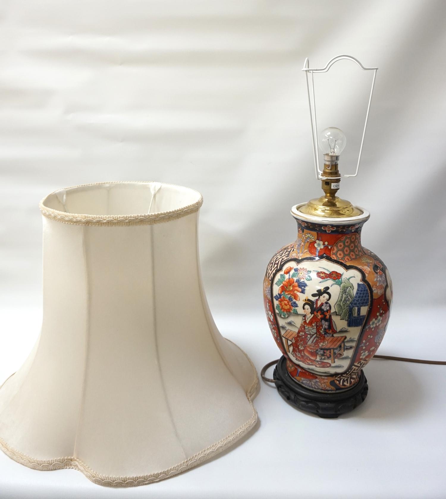 JAPANESE IMARI PATTERN TABLE LAMP on a pierced hardwood stand, the shaped body with decorative