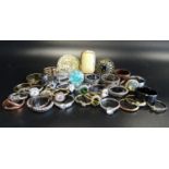 SELECTION OF SILVER AND OTHER RINGS of various sizes and designs including an eighteen carat gold