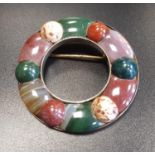CIRCULAR SCOTTISH PEBBLE BROOCH with various coloured agate sections, in unmarked silver, 4.5cm