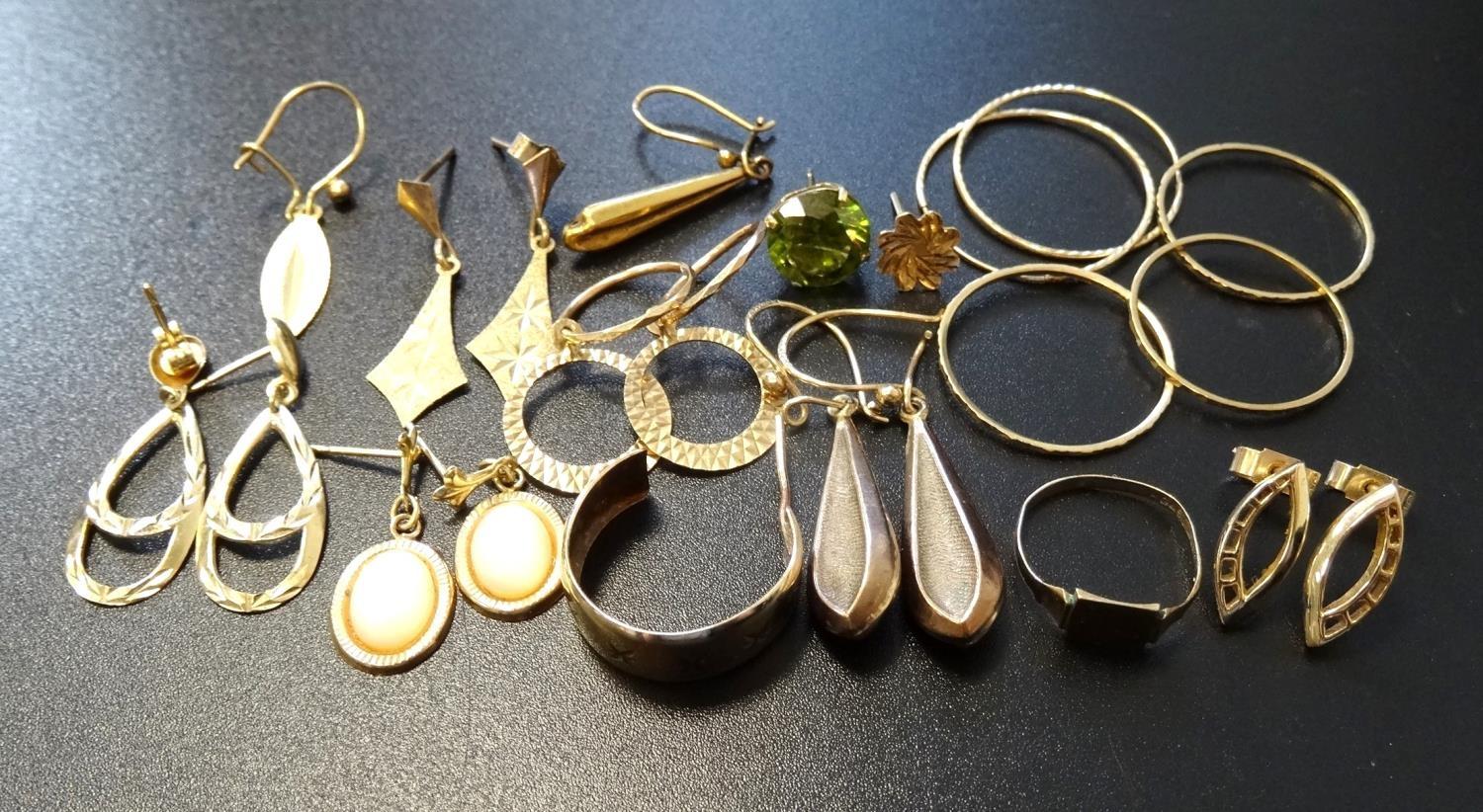 SELECTION OF GOLD JEWELLERY comprising six pairs of nine carat gold earrings, 6.9 grams; five single