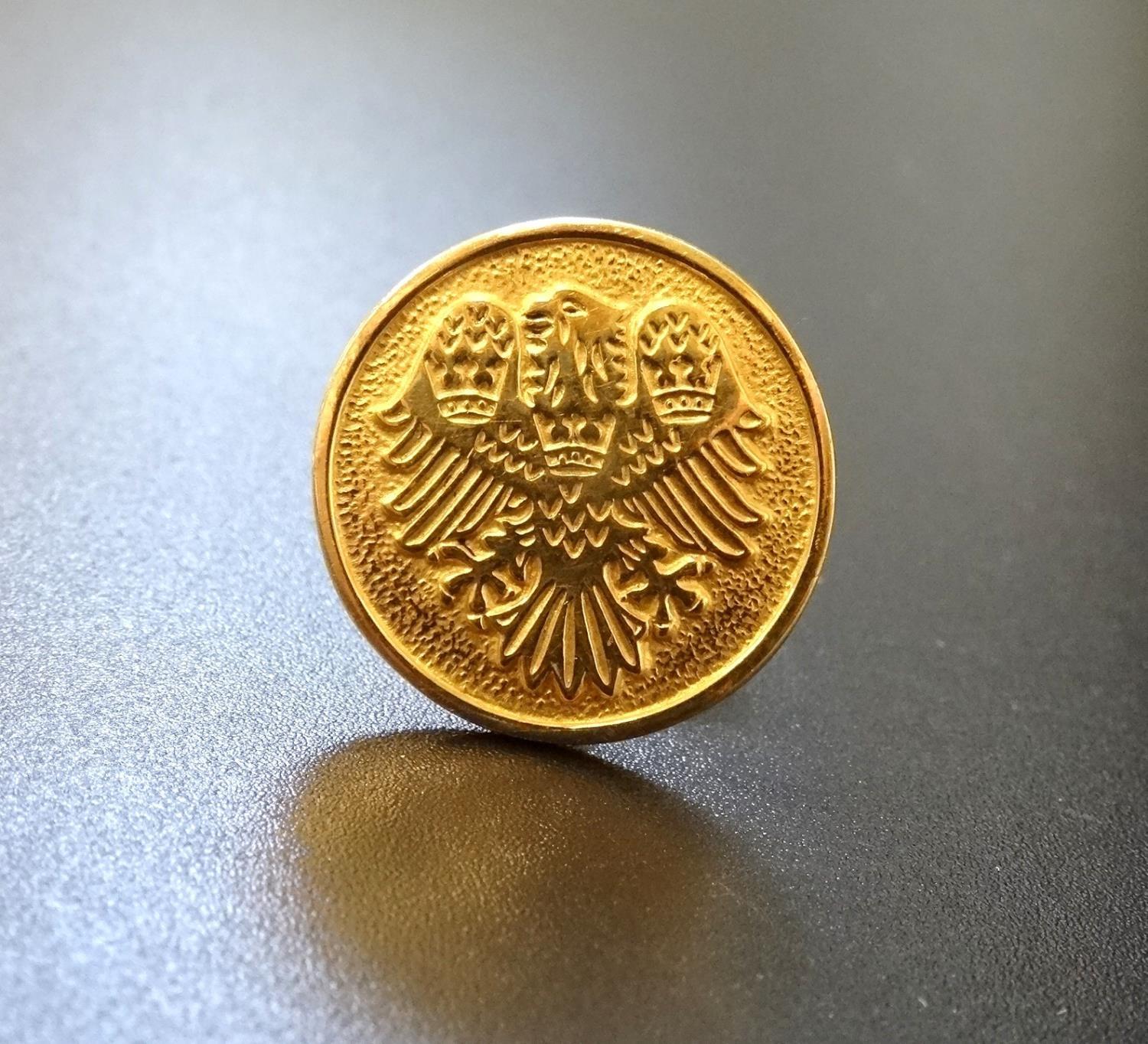 SINGLE NINE CARAT GOLD CUFFLINK decorated with an eagle, approximately 6.4 grams - Bild 2 aus 2