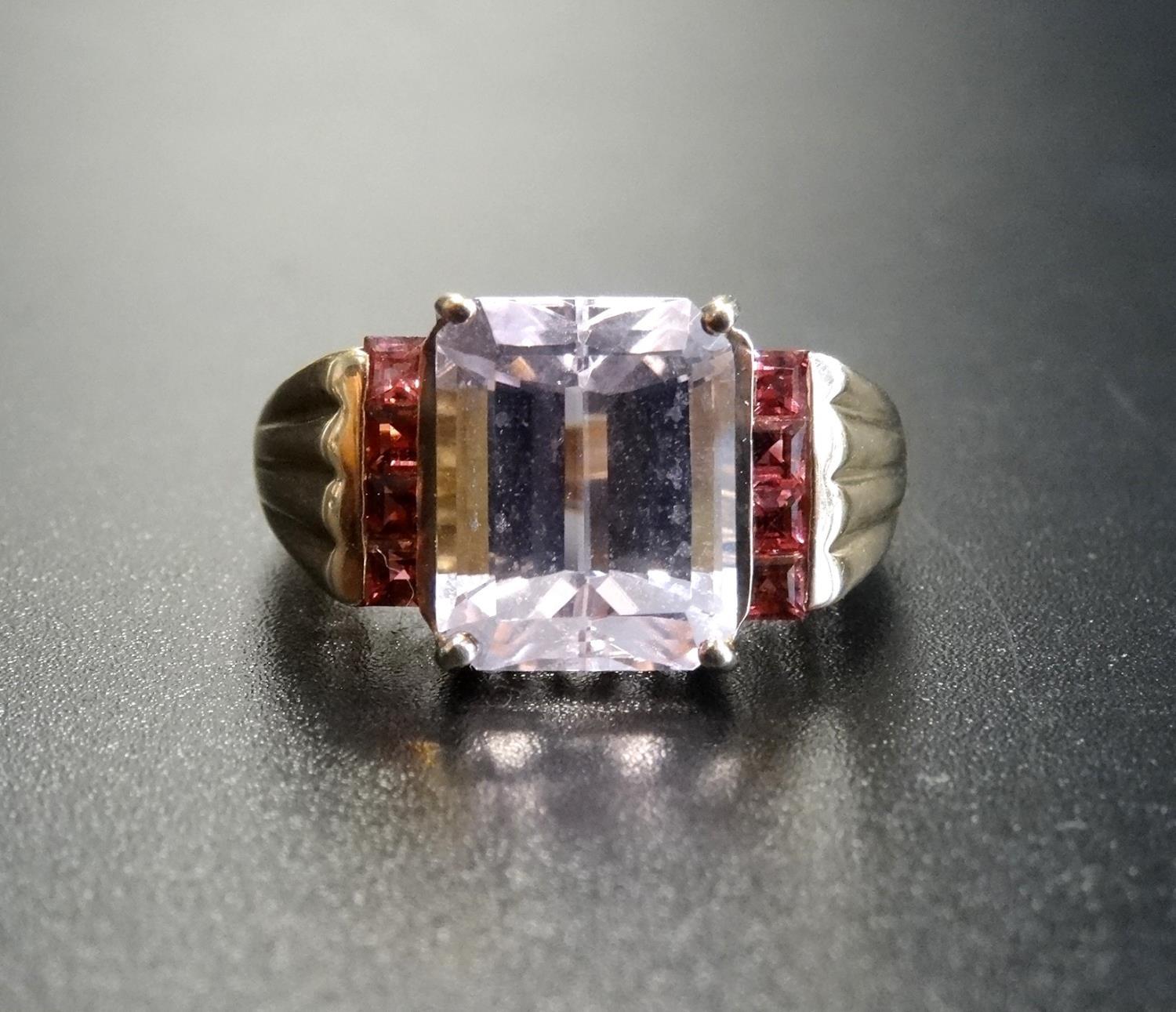 PALE AMETHYST AND PINK GEM SET DRESS RING the central emerald cut amethyst flanked by a vertical row