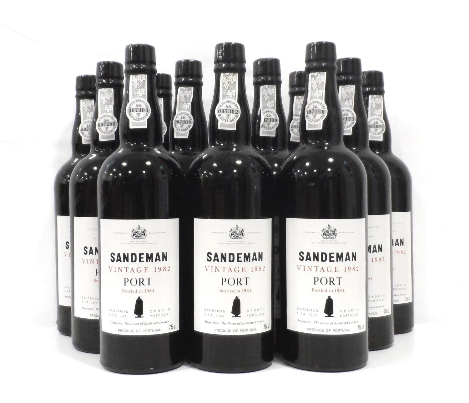 CASE OF SANDEMAN 1982 VINTAGE PORT A case of 12 bottles of Sandeman 1982 Vintage Port featuring