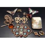 SELECTION OF VINTAGE JEWELLERY comprising a Japanese Satsuma brooch (pin lacking), a pair of diamond