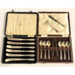 CASED SET OF SILVER TEASPOONS AND SUGAR TONGS the finals with geometric decoration, Sheffield