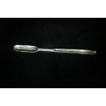 A QUEEN ANNE PERIOD SILVER MARROW SCOOP, c.