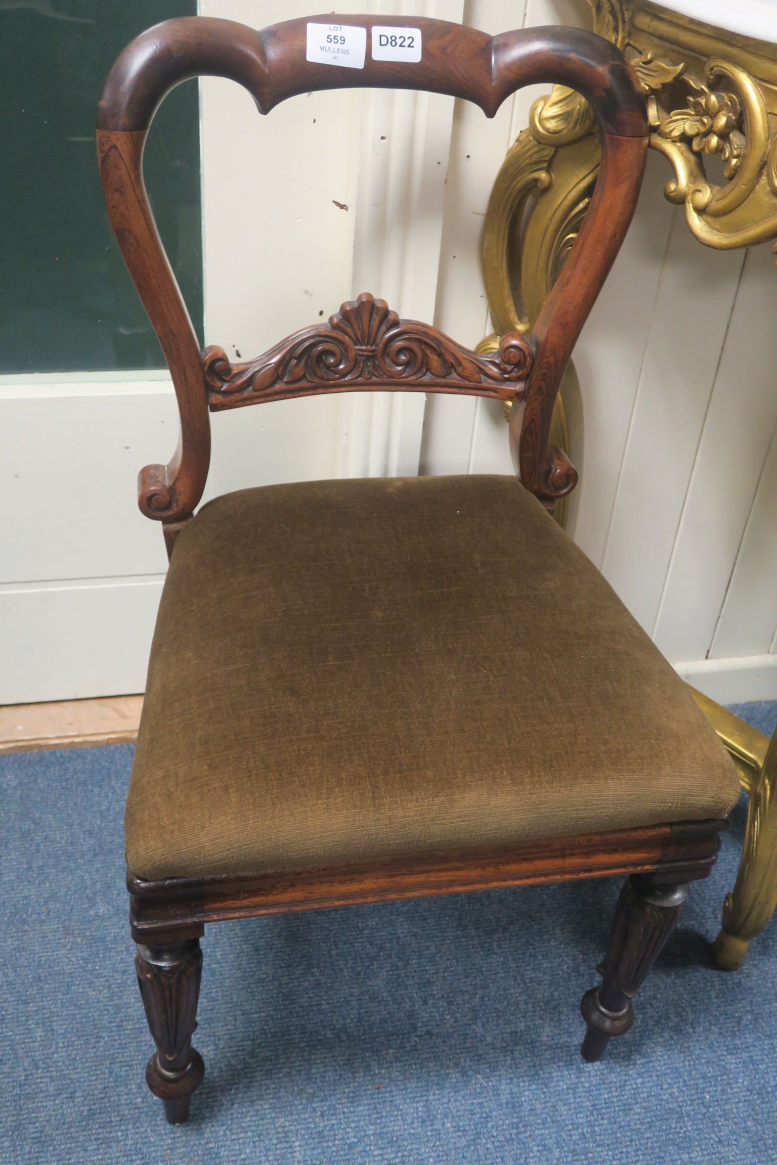 A GOOD PAIR OF 19TH CENTURY ROSEWOOD SIDE CHAIRS each with a shaped top rail and carved splat above