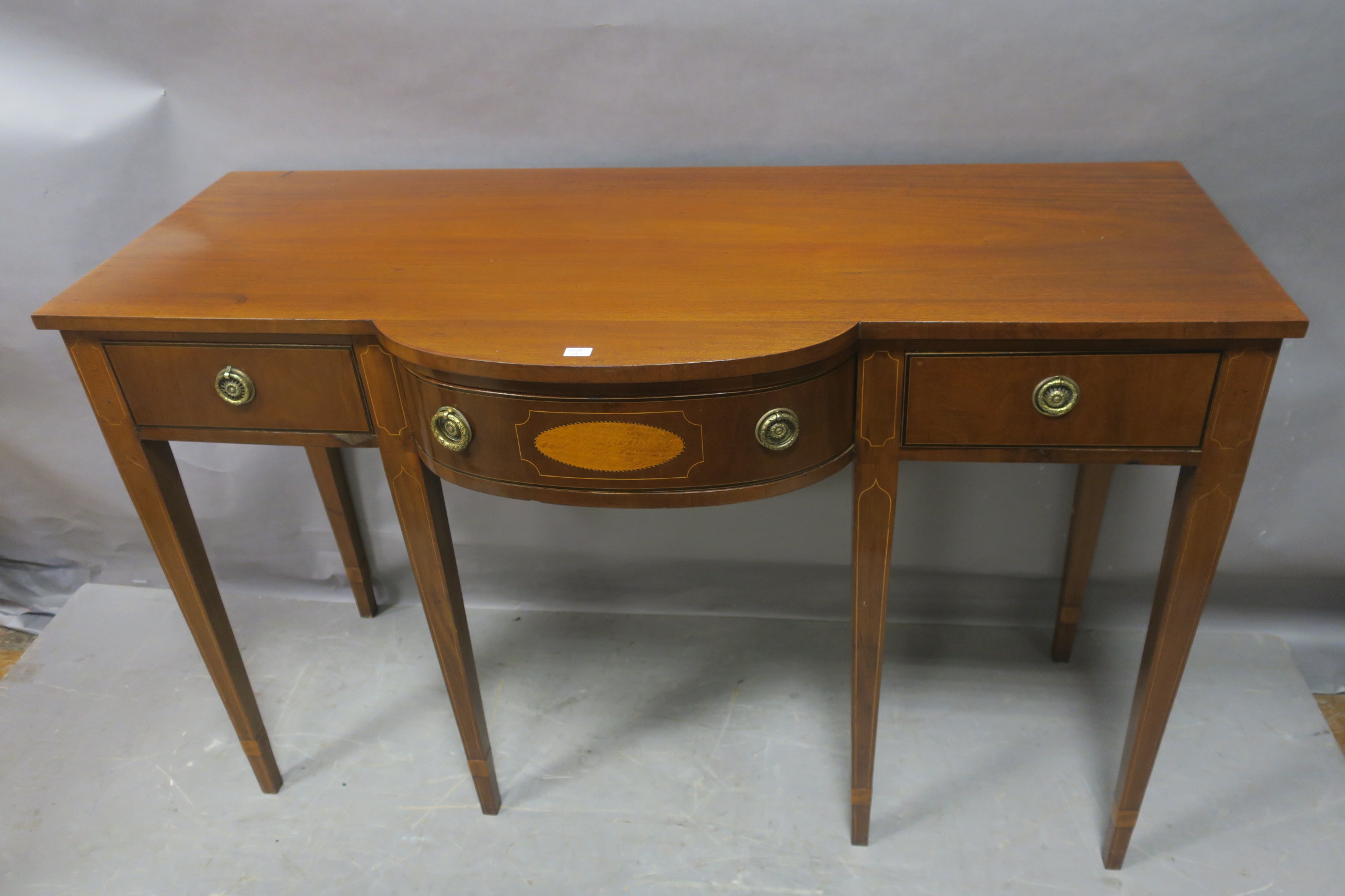 A SHERATON DESIGN MAHOGANY AND SATINWOOD INLAID SIDE TABLE,