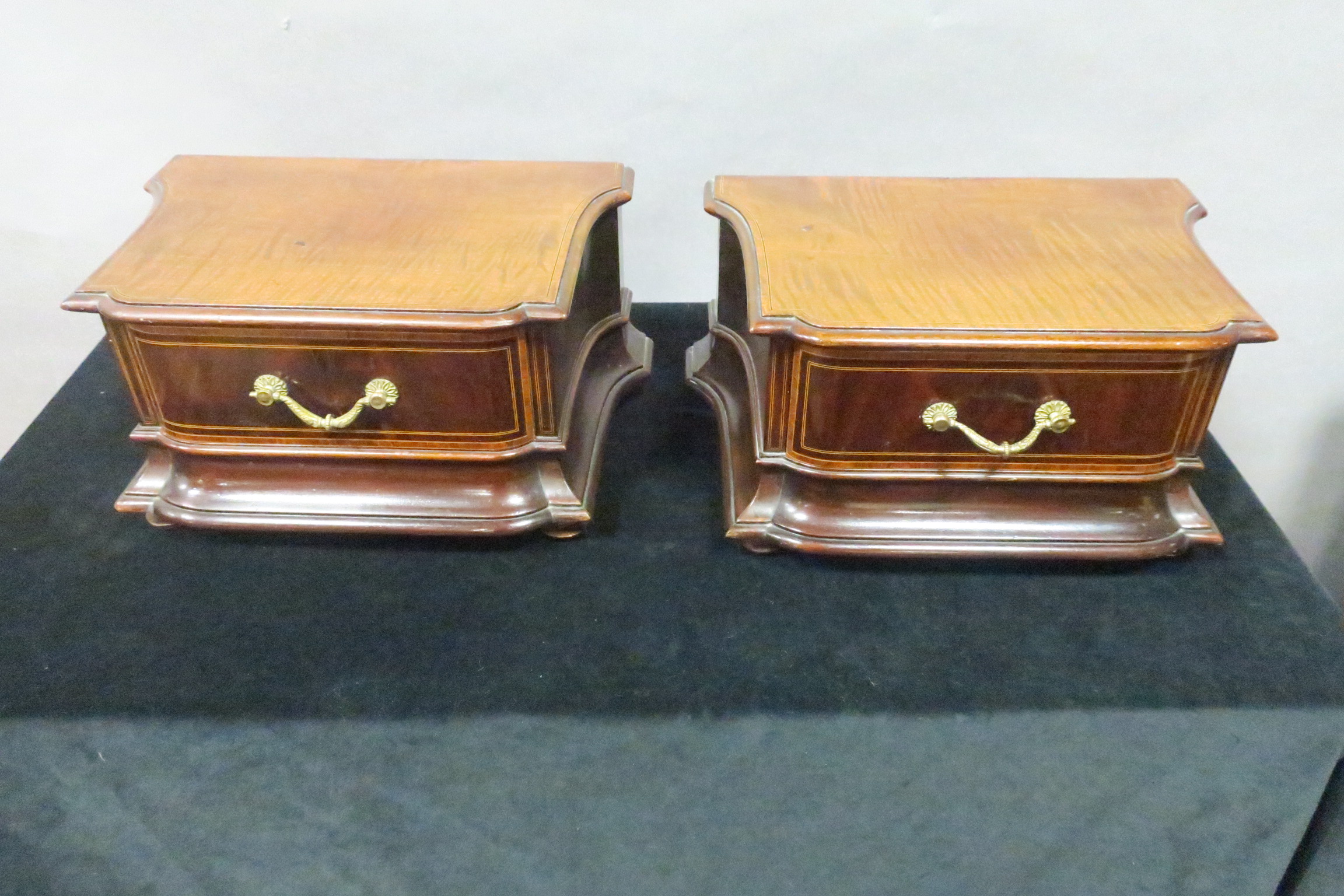 A FINE PAIR OF 19th CENTURY MAHOGANY AND KINGWOOD CROSS BANDED JEWELLERY CHESTS