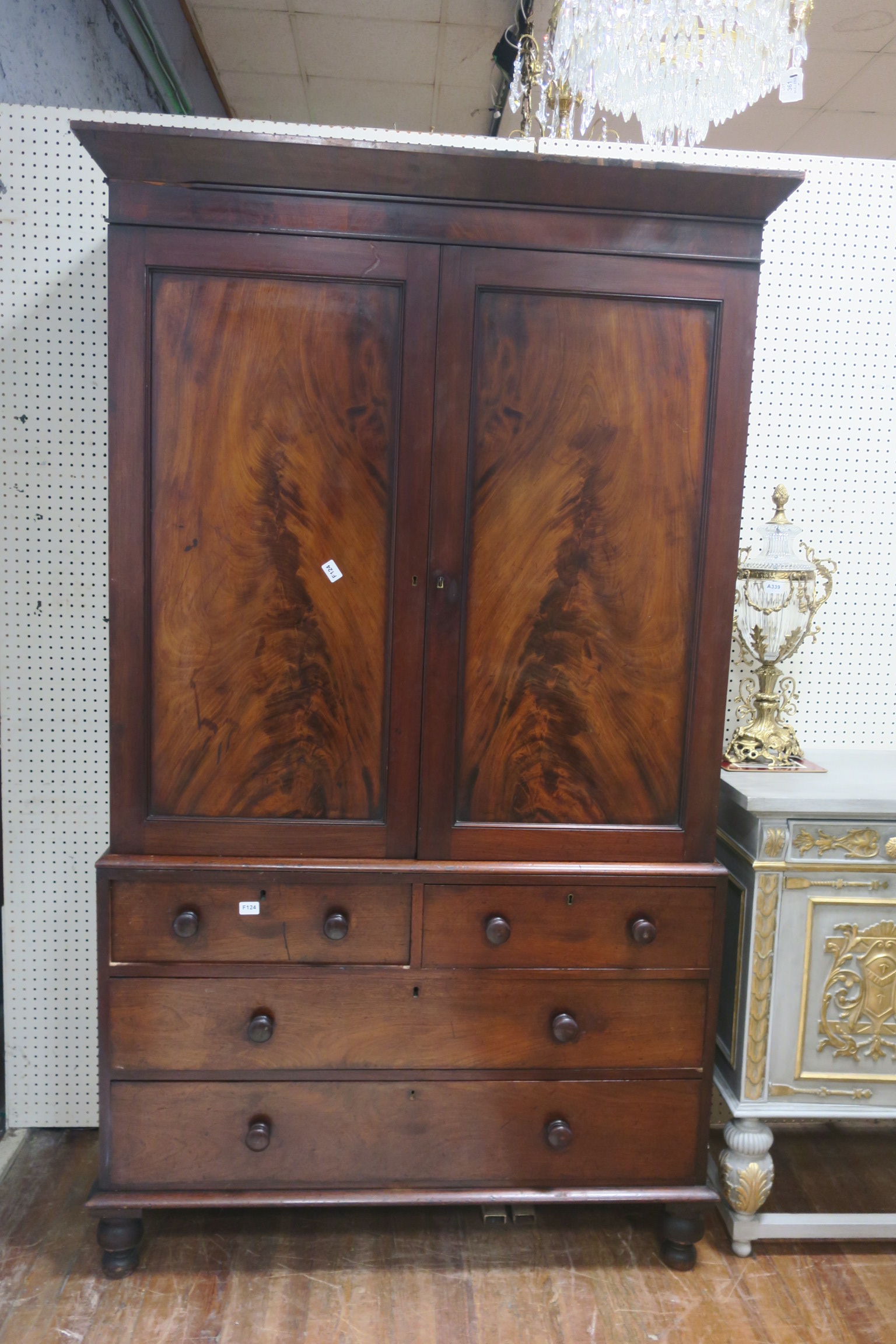 A GOOD 19th CENTURY MAHOGANY LINEN PRESS ON CHEST,