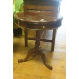 A MAHOGANY OCCASIONAL TABLE,