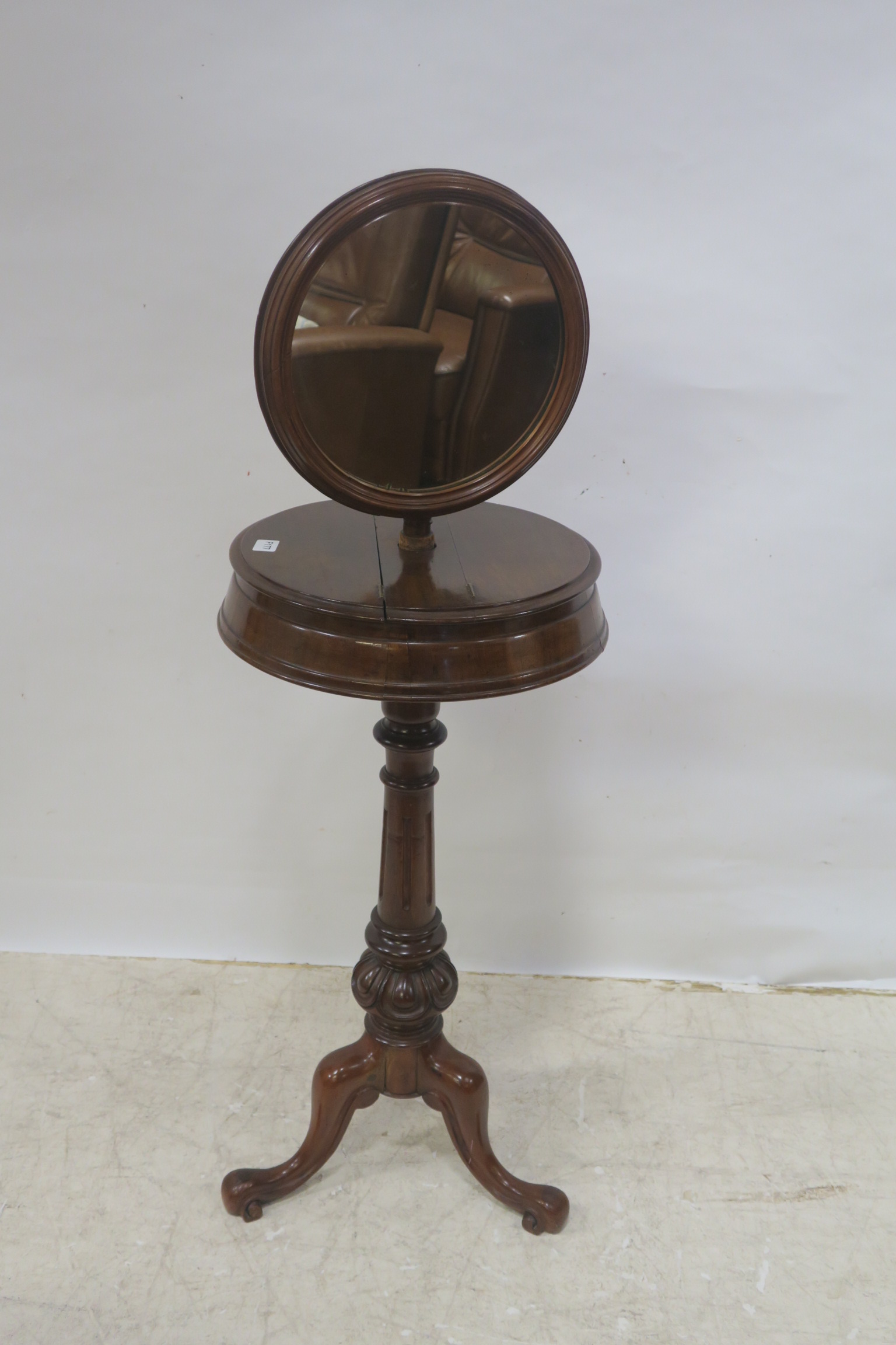 A 19th CENTURY MAHOGANY DRESSING STAND,