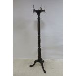 A GEORGIAN MAHOGANY COATSTAND,