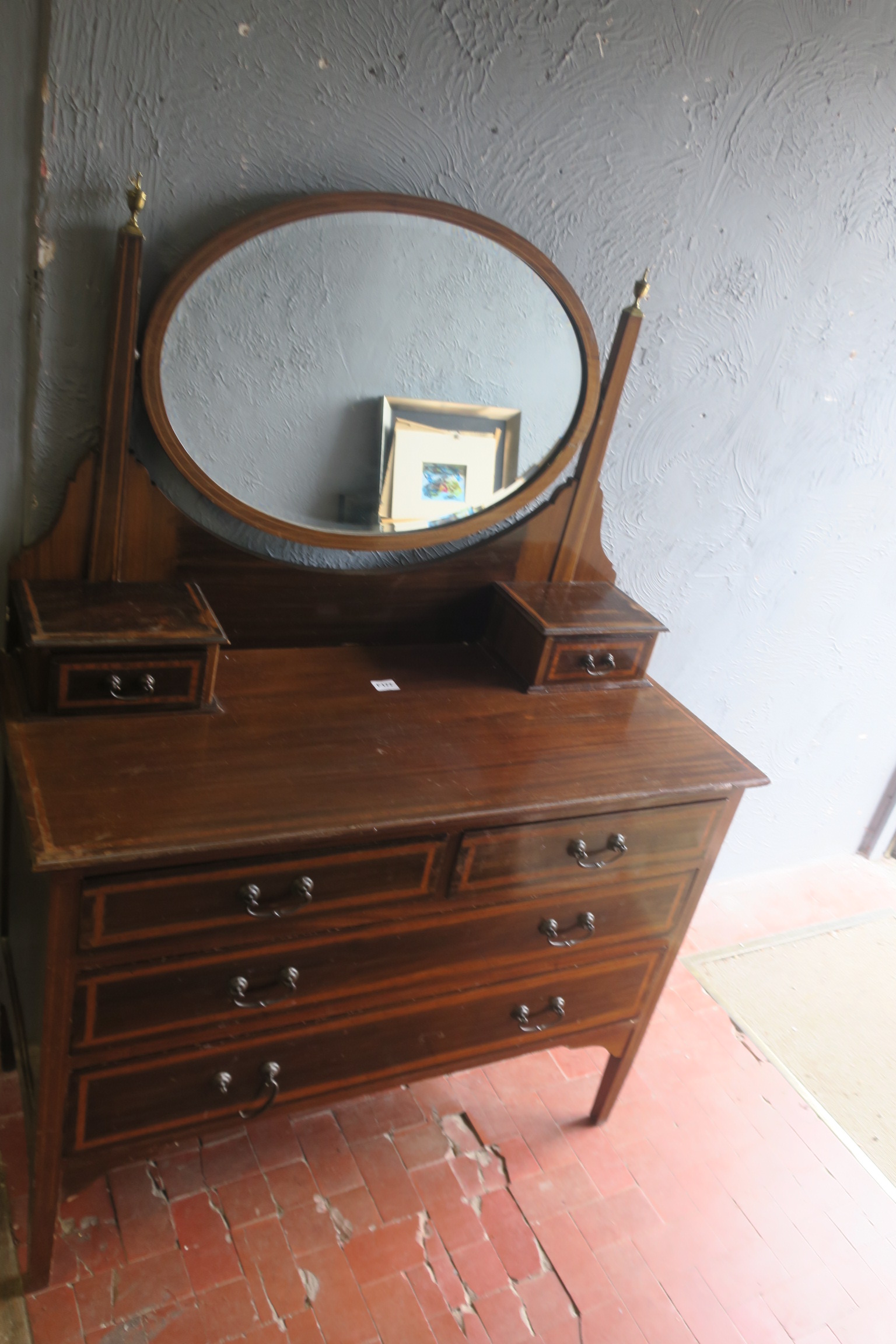 A 19th CENTURY MAHOGANY AND SATINWOOD CROSS BANDED DRESSING CHEST,