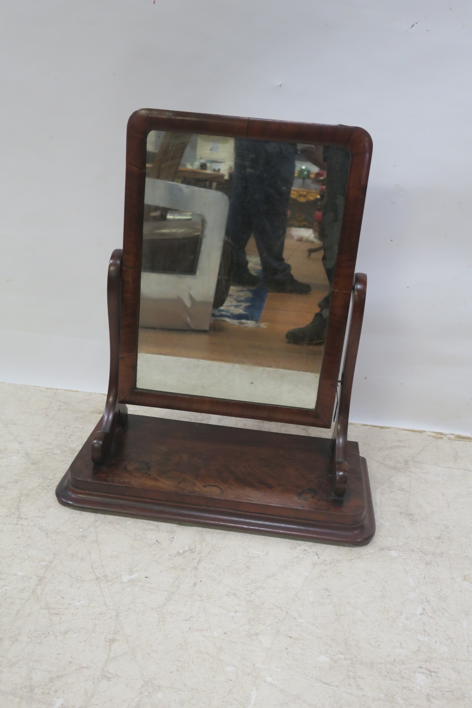 A 19th CENTURY MAHOGANY CRUTCH FRAME MIRROR,