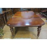 A VICTORIAN DESIGN MAHOGANY TELESCOPIC DINING TABLE,