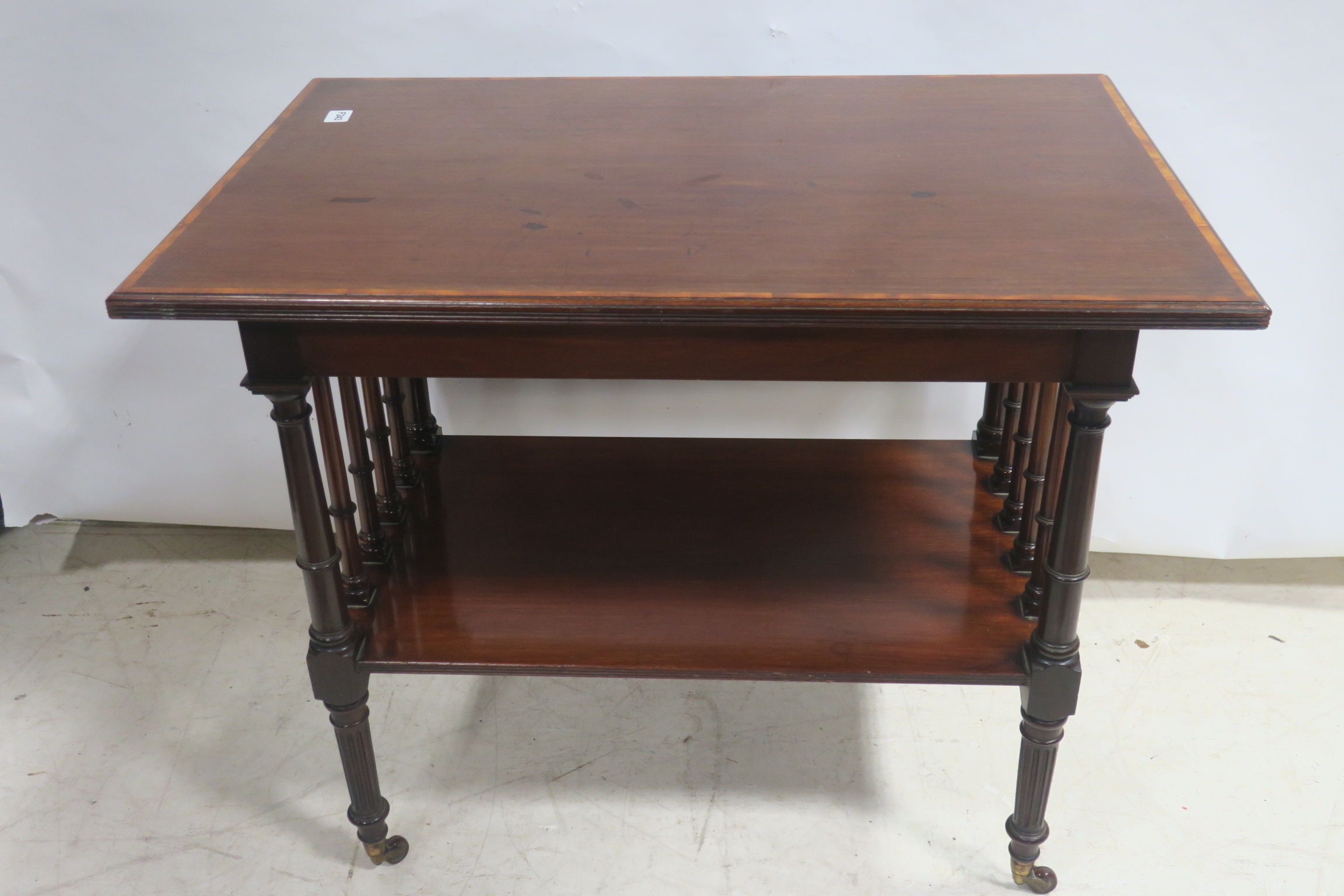 A 19th CENTURY MAHOGANY AND SATINWOOD CROSS BANDED OCCASIONAL TABLE,