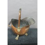 A GEORGE III COPPER SWING HANDLE COAL HOD,