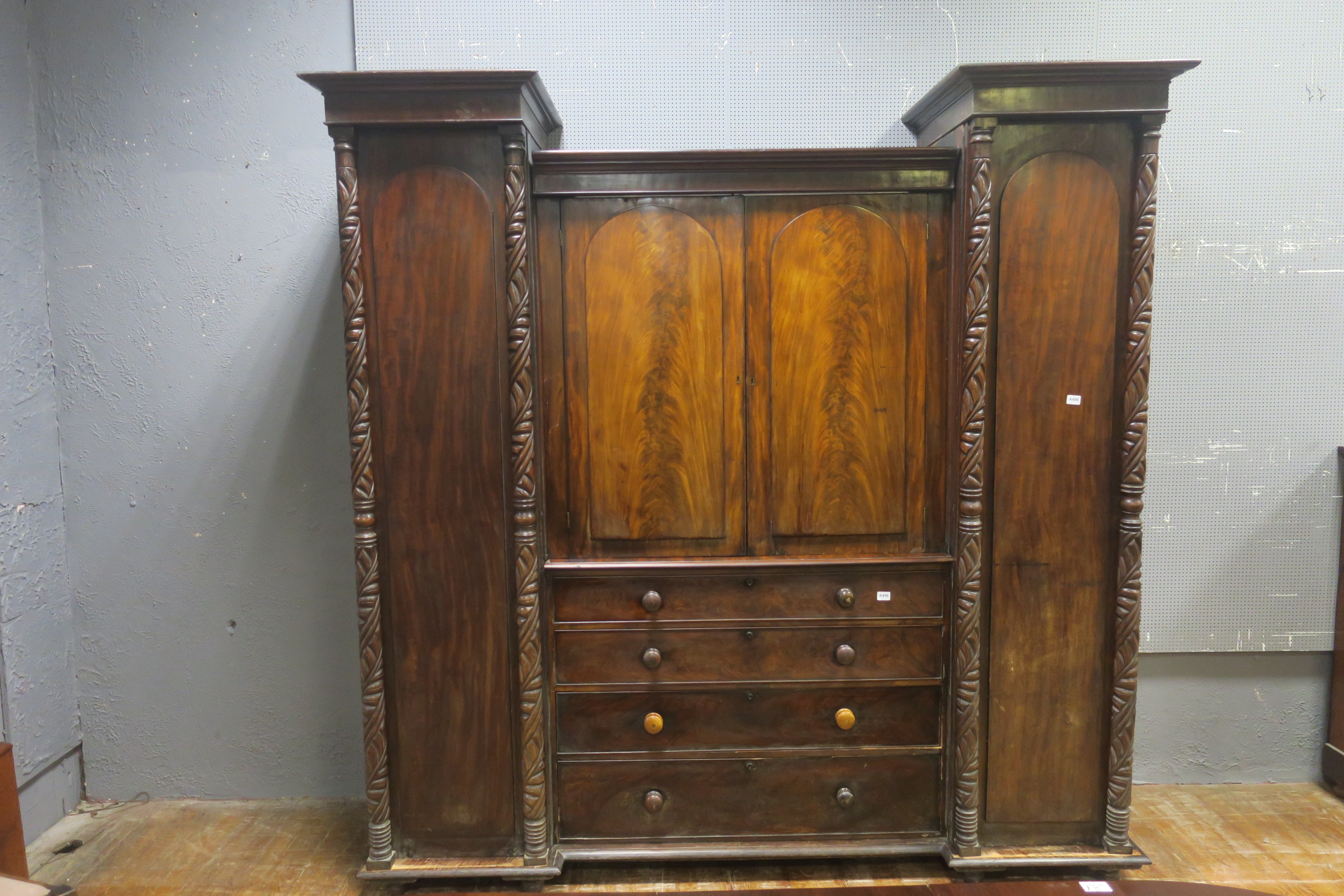 A VERY FINE 19th CENTURY MAHOGANY WARDROBE,