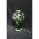 A GREEN GLASS AND CLEAR GLASS AND CUT GLASS TABLE LAMP,