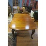 A QUEEN ANNE DESIGN MAHOGANY TELESCOPIC DINING TABLE,