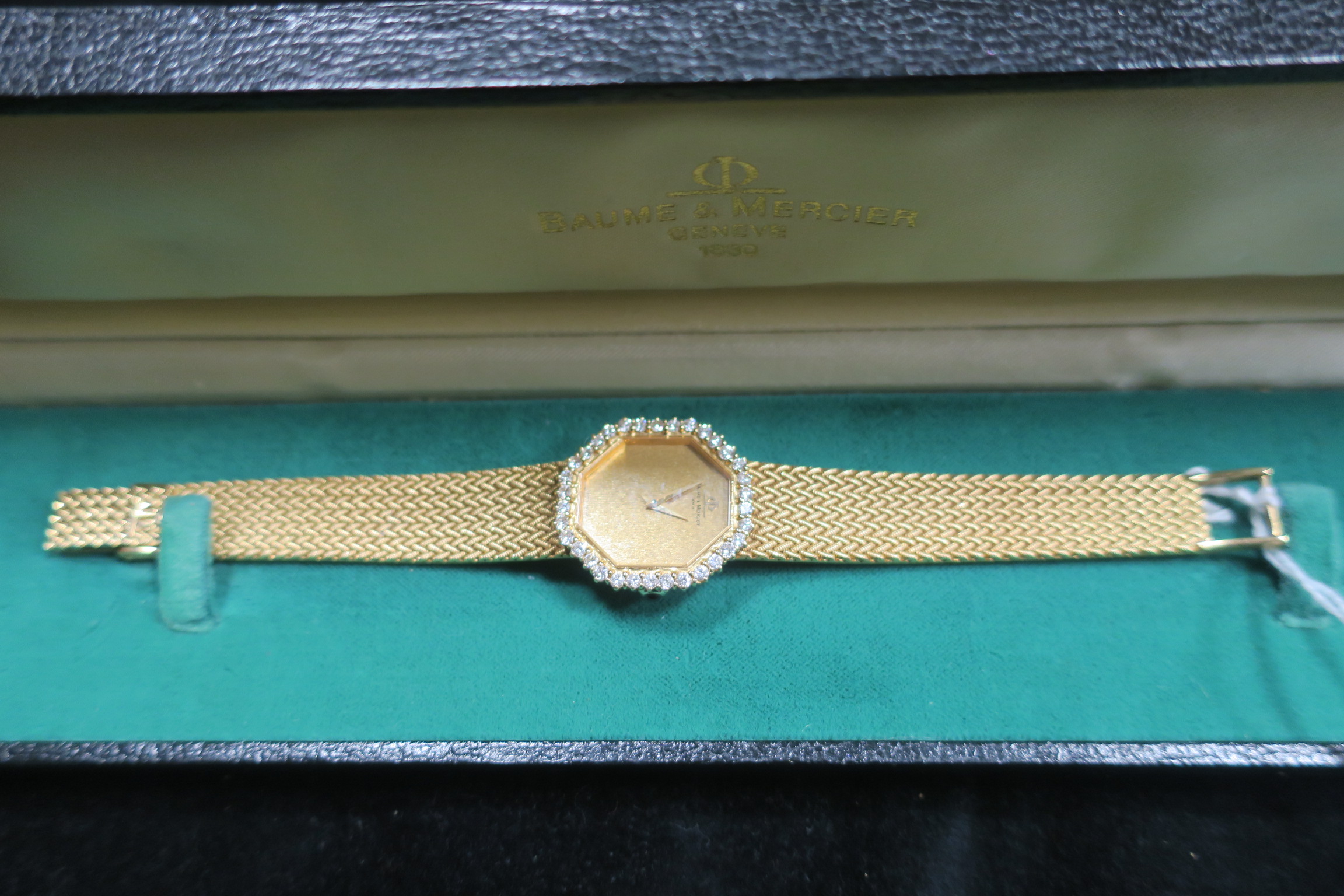 A FINE 18CT GOLD AND DIAMOND LADIES BAUME MERCIER DRESS WATCH