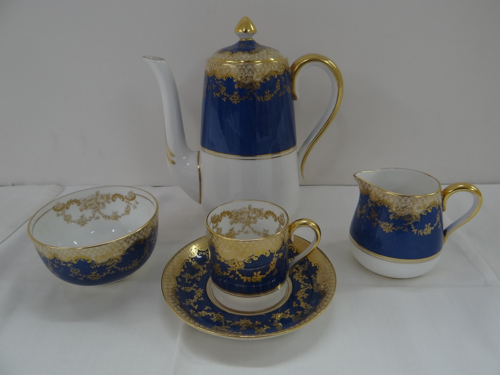 Crown Staffordshire 20thC fifteen piece coffee set decorated in mid blue and gilt on white ground.