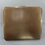 Art Deco gold cigarette case with engine turned decoration, 109g