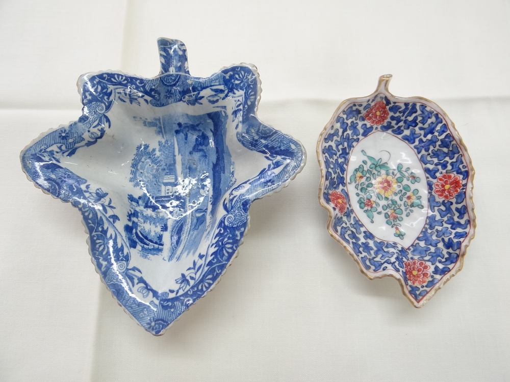 Spode and Sampson pickle dishes, blue and white and polychrome