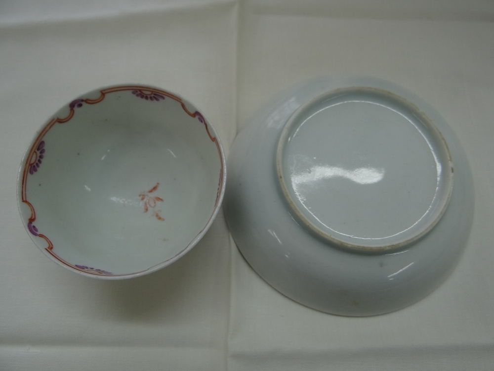 Lowestoft c 1770. Blackbird in a flowering tree pattern tea bowl and saucer in polychrome. Hand - Image 3 of 3