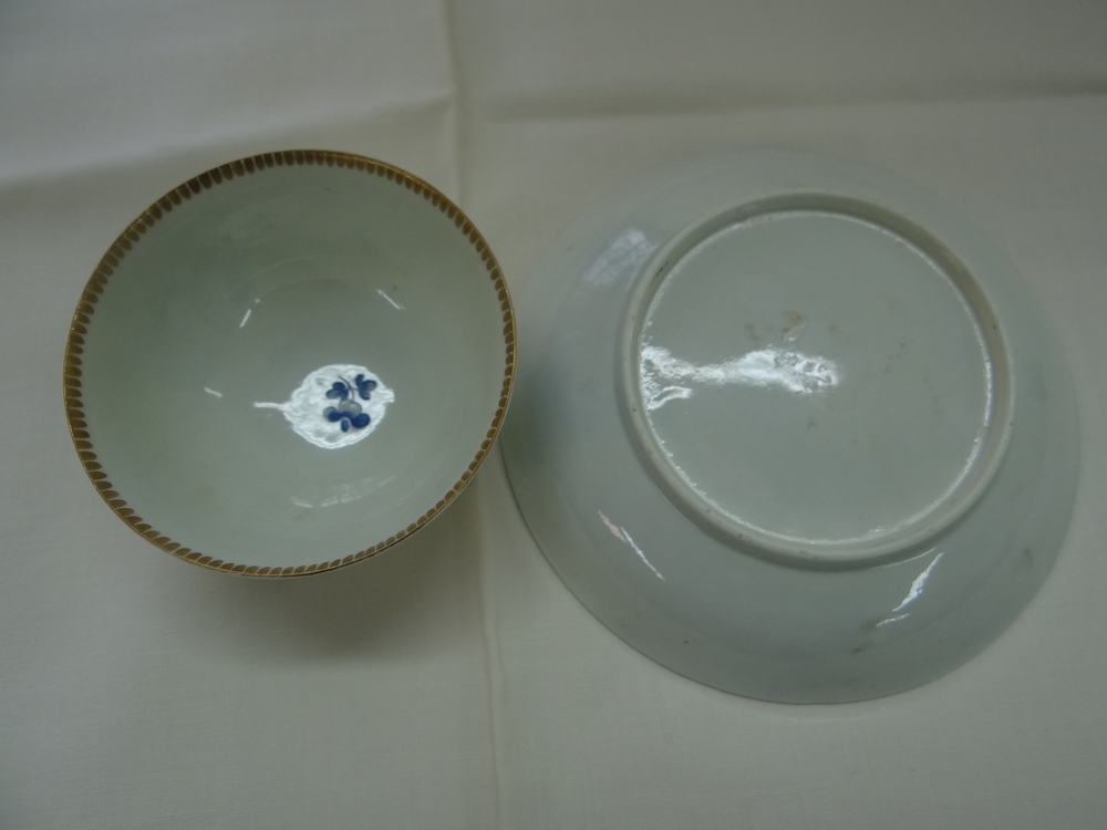 Worcester c 1765 Dr Wall period. Flower sprigs pattern tea bowl and saucer painted in Dry Blue - Image 3 of 3
