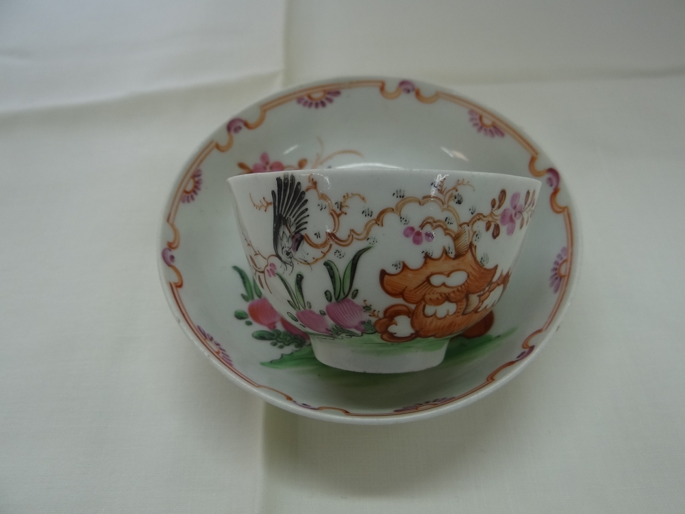 Lowestoft c 1770. Blackbird in a flowering tree pattern tea bowl and saucer in polychrome. Hand - Image 2 of 3