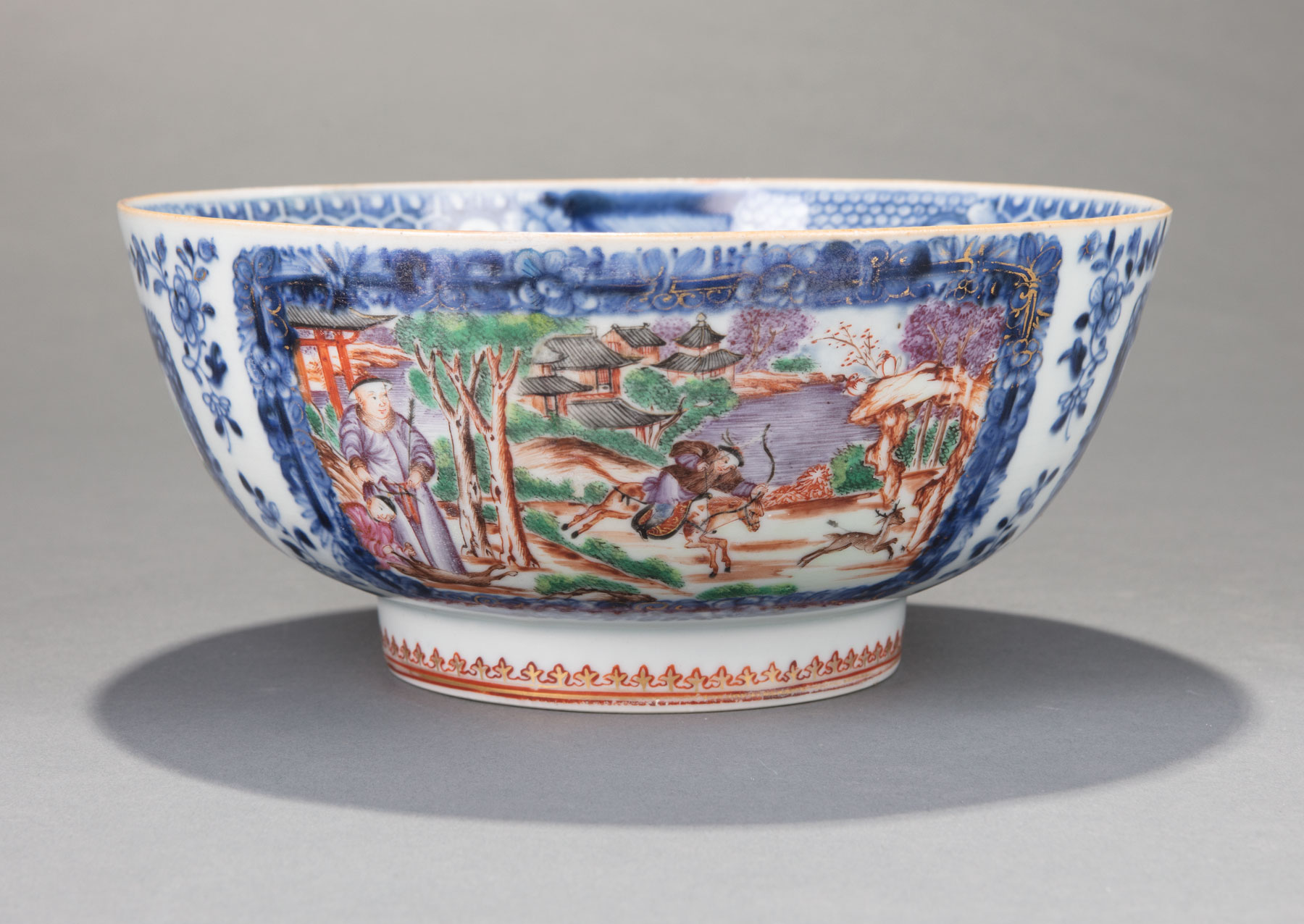 Chinese Export Mandarin Palette Porcelain "Hunt Scene" Bowl , 18th c., Qianlong, exterior painted - Image 2 of 2