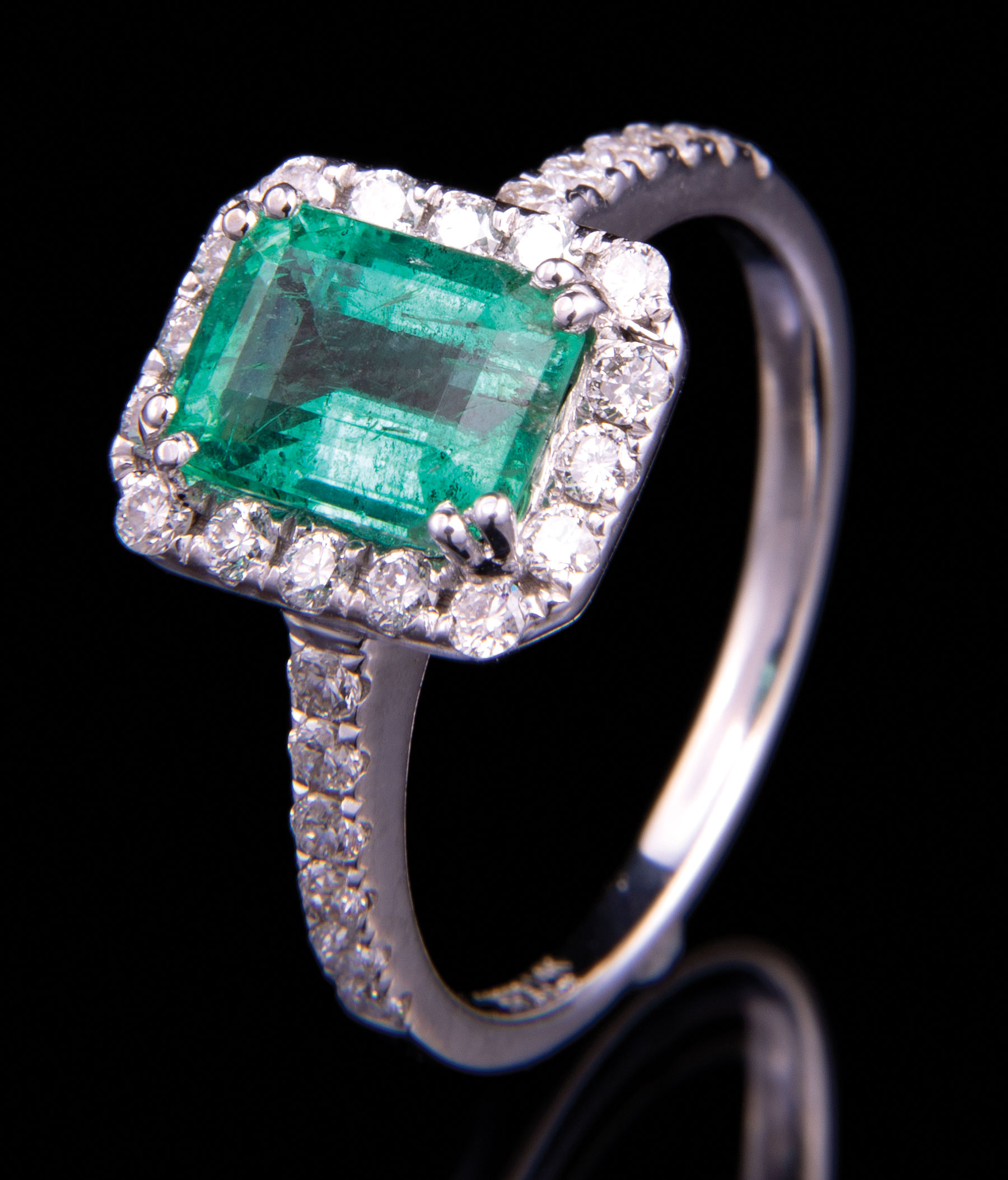 14 kt. White Gold, Emerald and Diamond Ring , prong set emerald cut emerald, approx. 8.01 x 6.05 mm,