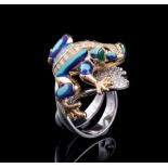 18 kt. White and Yellow Gold, Enamel and Diamond Ring, twisted shank surmounted by a frog